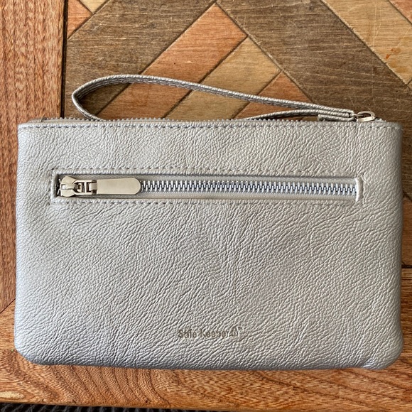 NWOT Bobby Bow Wristlet - Picture 3 of 5